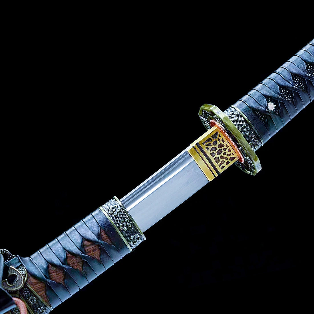 Authentic Tachi Sword – Handmade Damascus Pattern Steel Blade