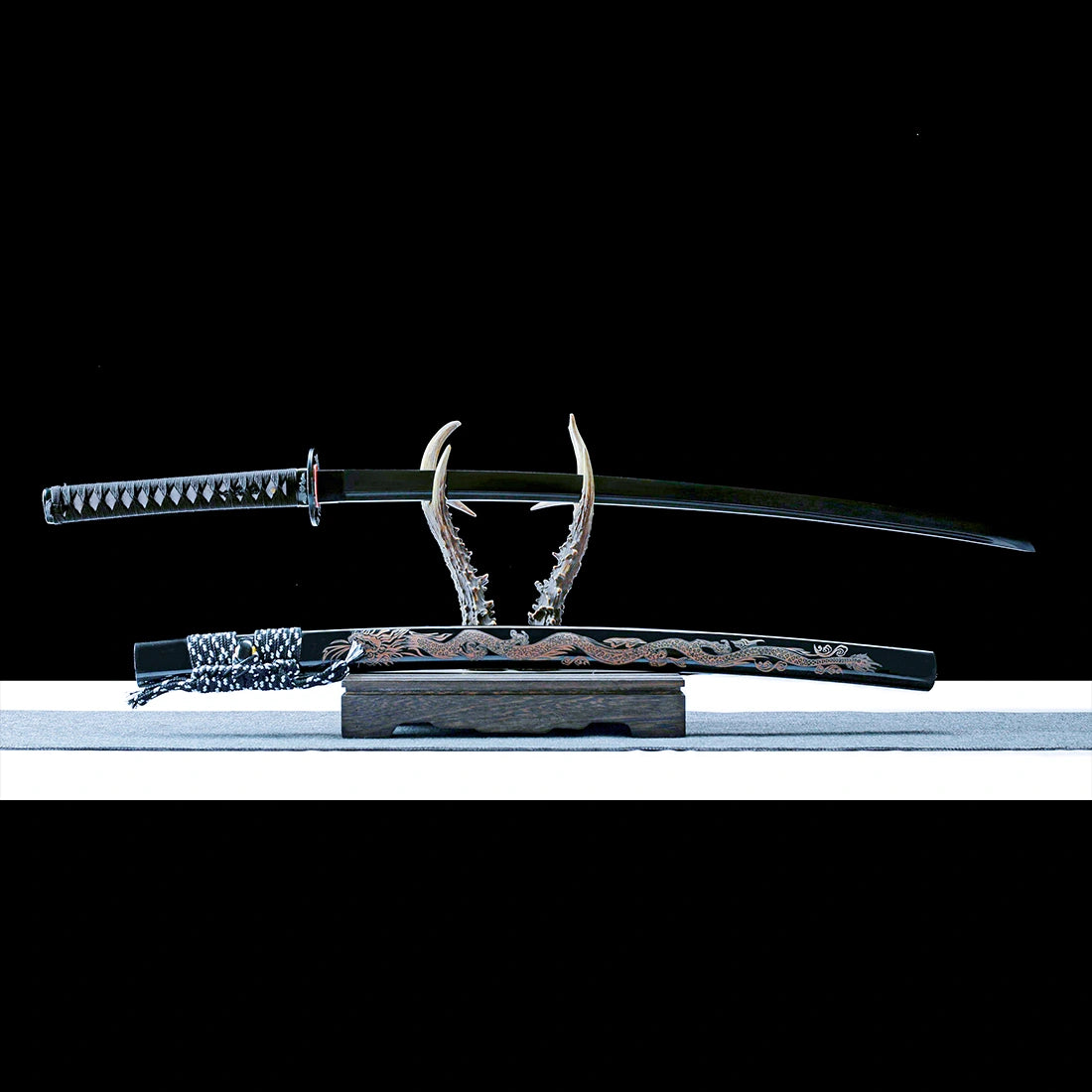 Real Japanese Katana – Handmade Damascus Pattern Steel Blade – Black Scabbard – Battle Ready