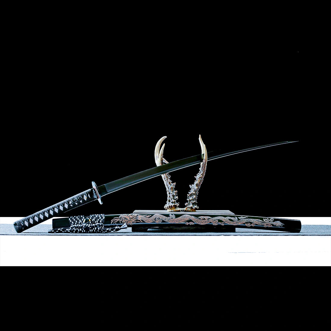Real Japanese Katana – Handmade Damascus Pattern Steel Blade – Black Scabbard – Battle Ready