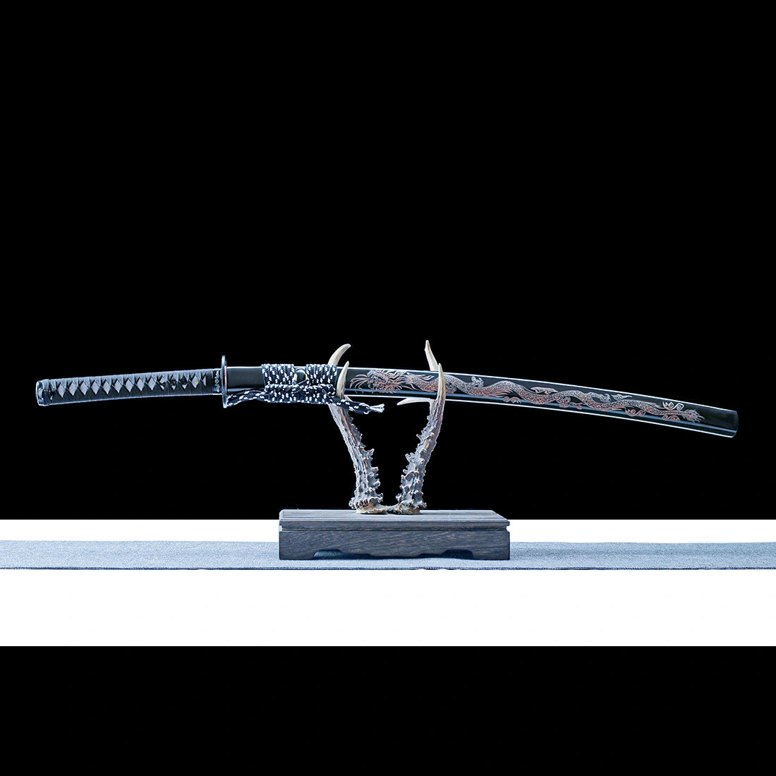 Real Japanese Katana – Handmade Damascus Pattern Steel Blade – Black Scabbard – Battle Ready