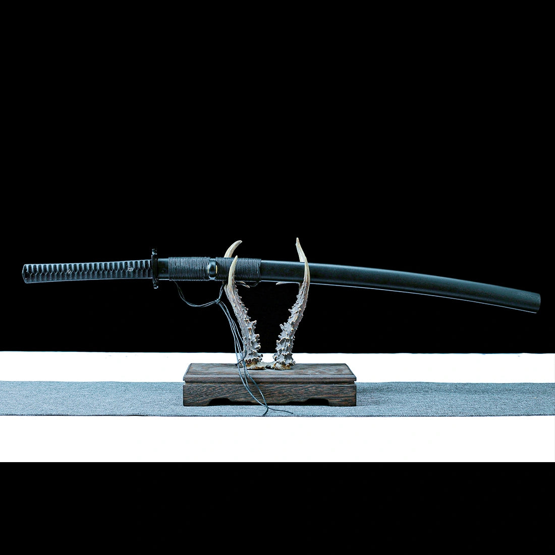 Real Katana – Authentic Japanese Katana – Black Damascus Pattern Steel Blade – Hand Forged – Sturdy Tactical Sword