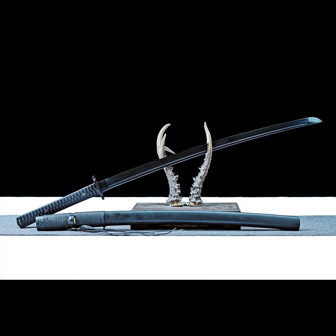 Real Katana – Authentic Japanese Katana – Black Damascus Pattern Steel Blade – Hand Forged – Sturdy Tactical Sword