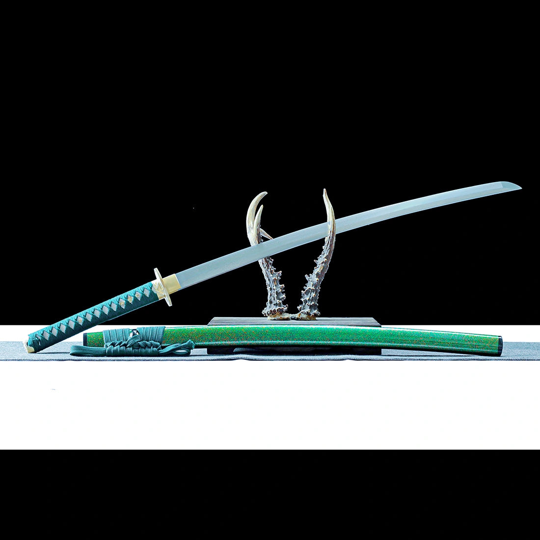 Authentic Japanese Katana Sword – Handmade Damascus Pattern Steel Blade