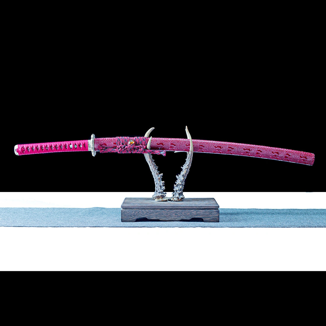 Authentic Japanese Katana – Handmade Red Damascus Pattern Steel Blade – Full Tang – Red – Battle Ready