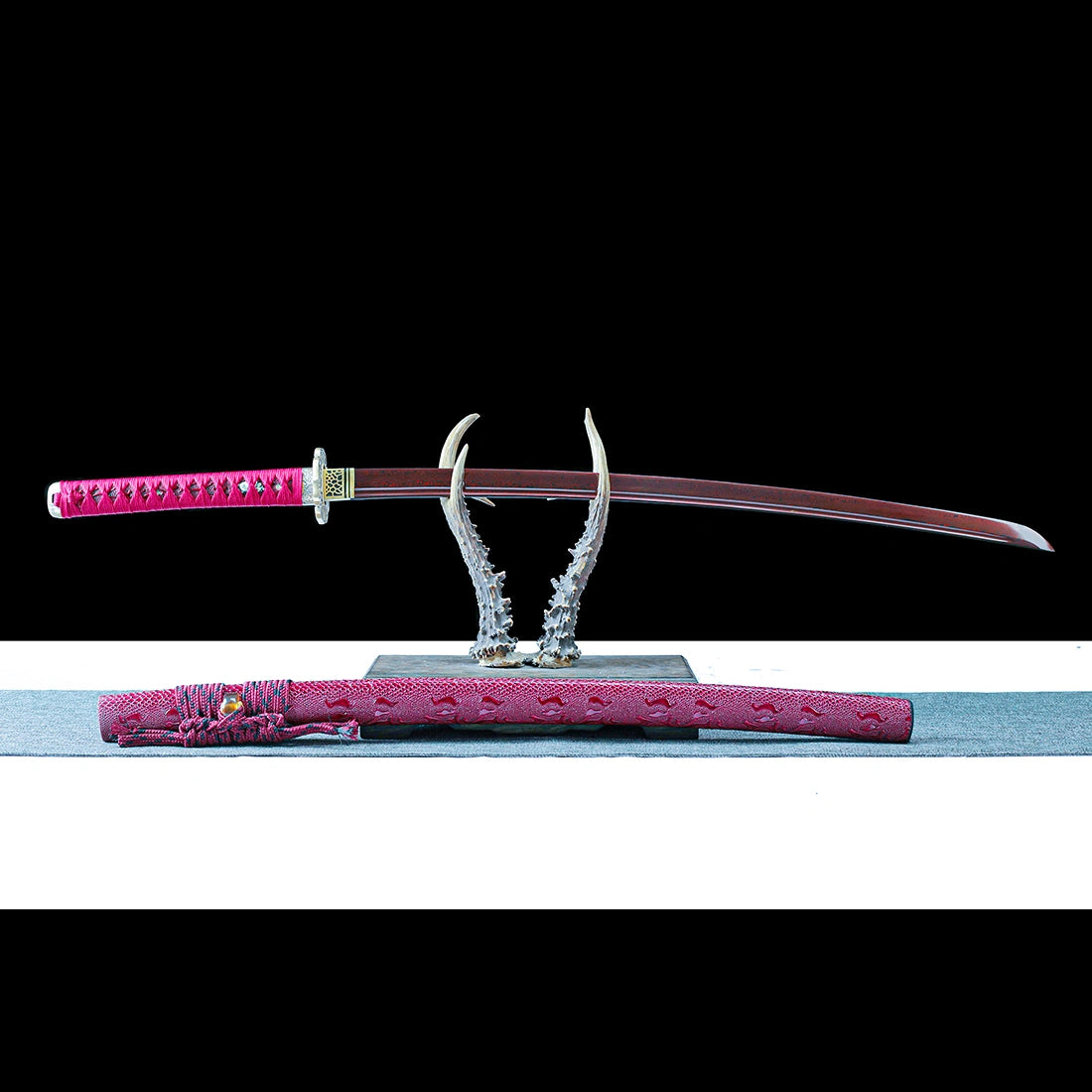 Authentic Japanese Katana – Handmade Red Damascus Pattern Steel Blade – Full Tang – Red – Battle Ready