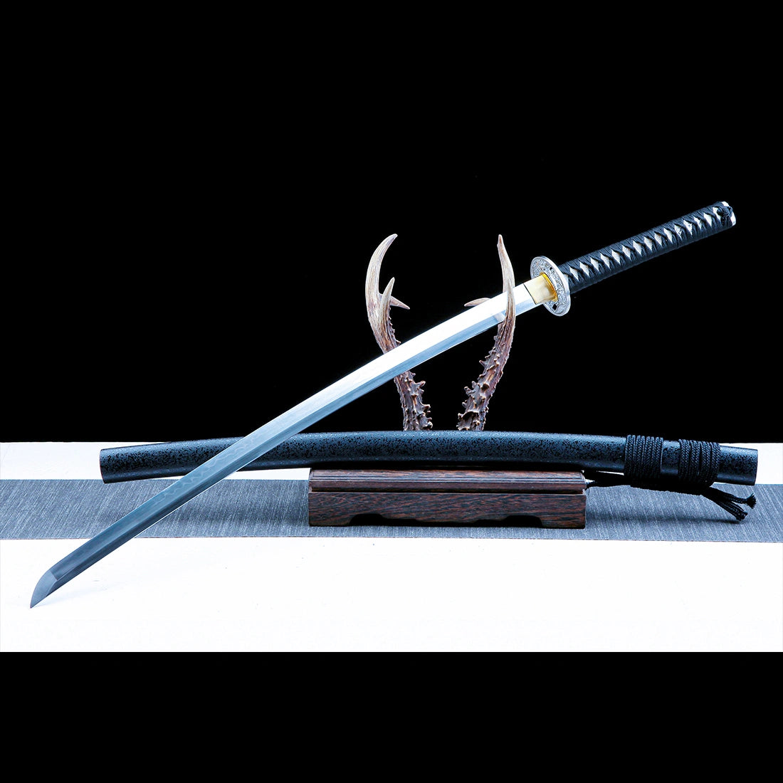 Authentic Katana Sword – Handmade T10 Carbon Steel Blade – Black Scabbard – Full Tang – Collector’s Edition