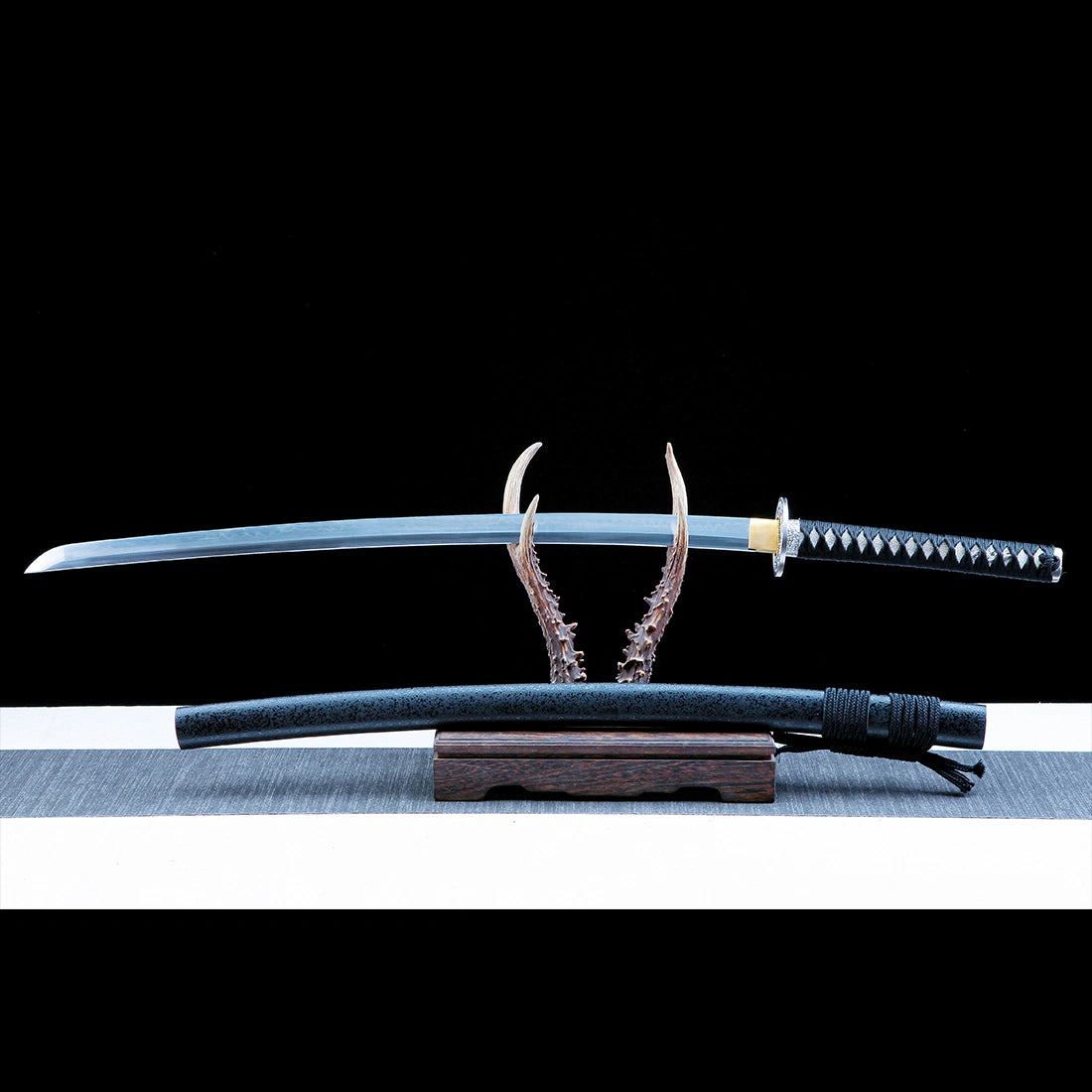 Authentic Katana Sword – Handmade T10 Carbon Steel Blade – Black Scabbard – Full Tang – Collector’s Edition