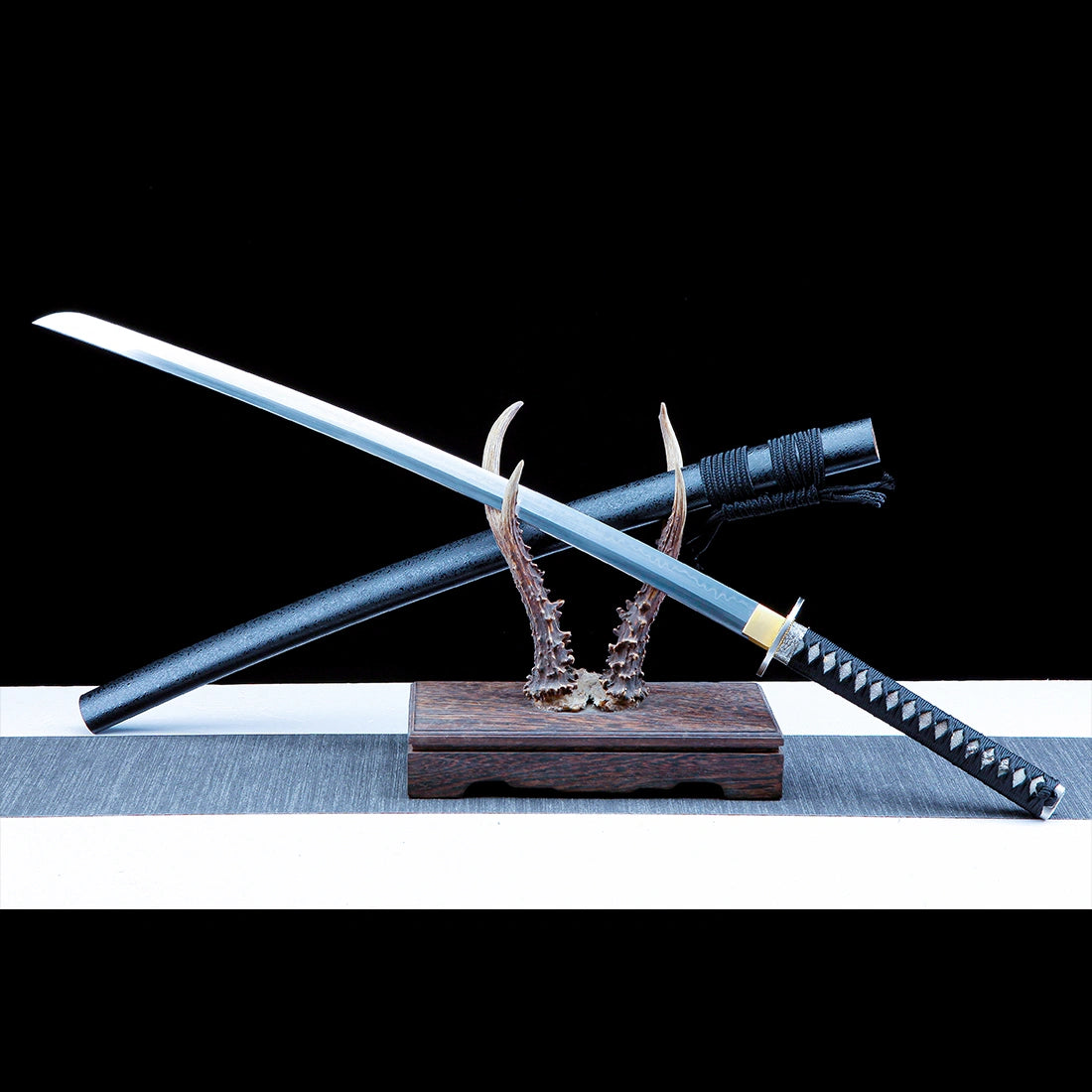 Authentic Katana Sword – Handmade T10 Carbon Steel Blade – Black Scabbard – Full Tang – Collector’s Edition