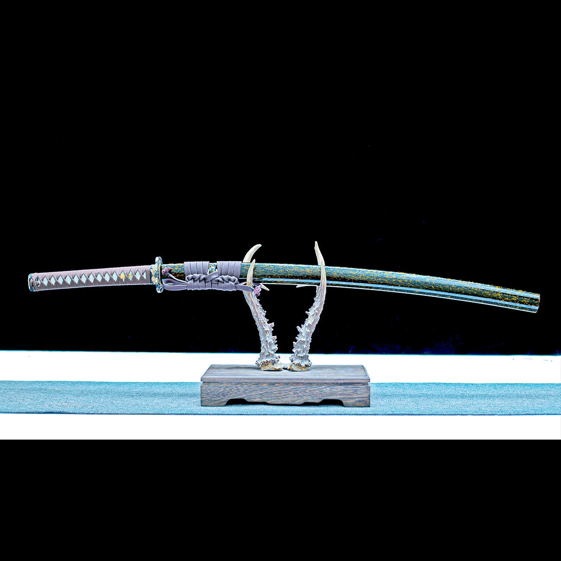 Authentic Katana Sword – High Performance Damascus Pattern Steel Blade – Black Scabbard – Full Tang
