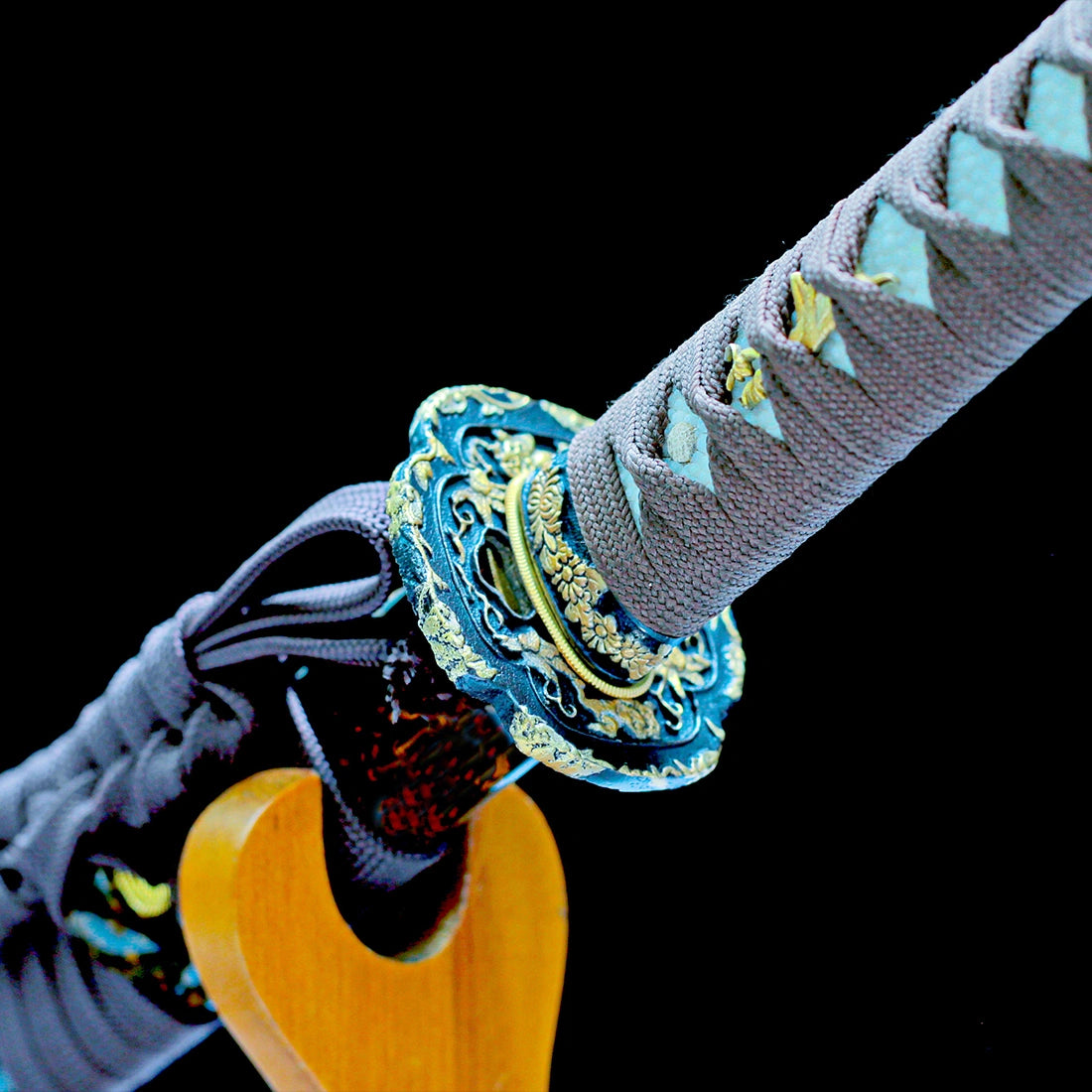 Authentic Katana Sword – High Performance Damascus Pattern Steel Blade – Black Scabbard – Full Tang