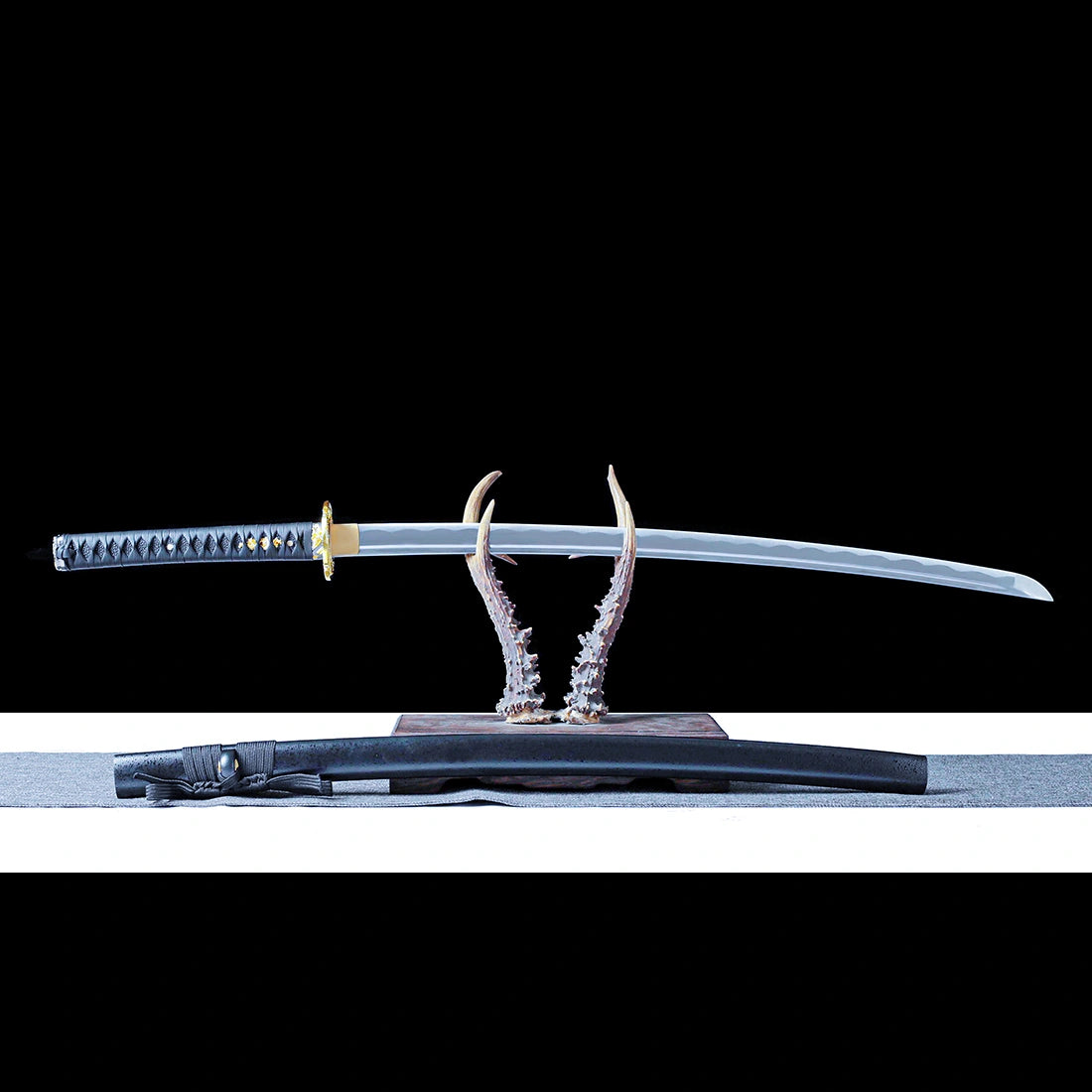 Authentic Katana – Handmade 1060 Carbon Steel Blade – Full Tang – Black Scabbard – Collector’s Edition
