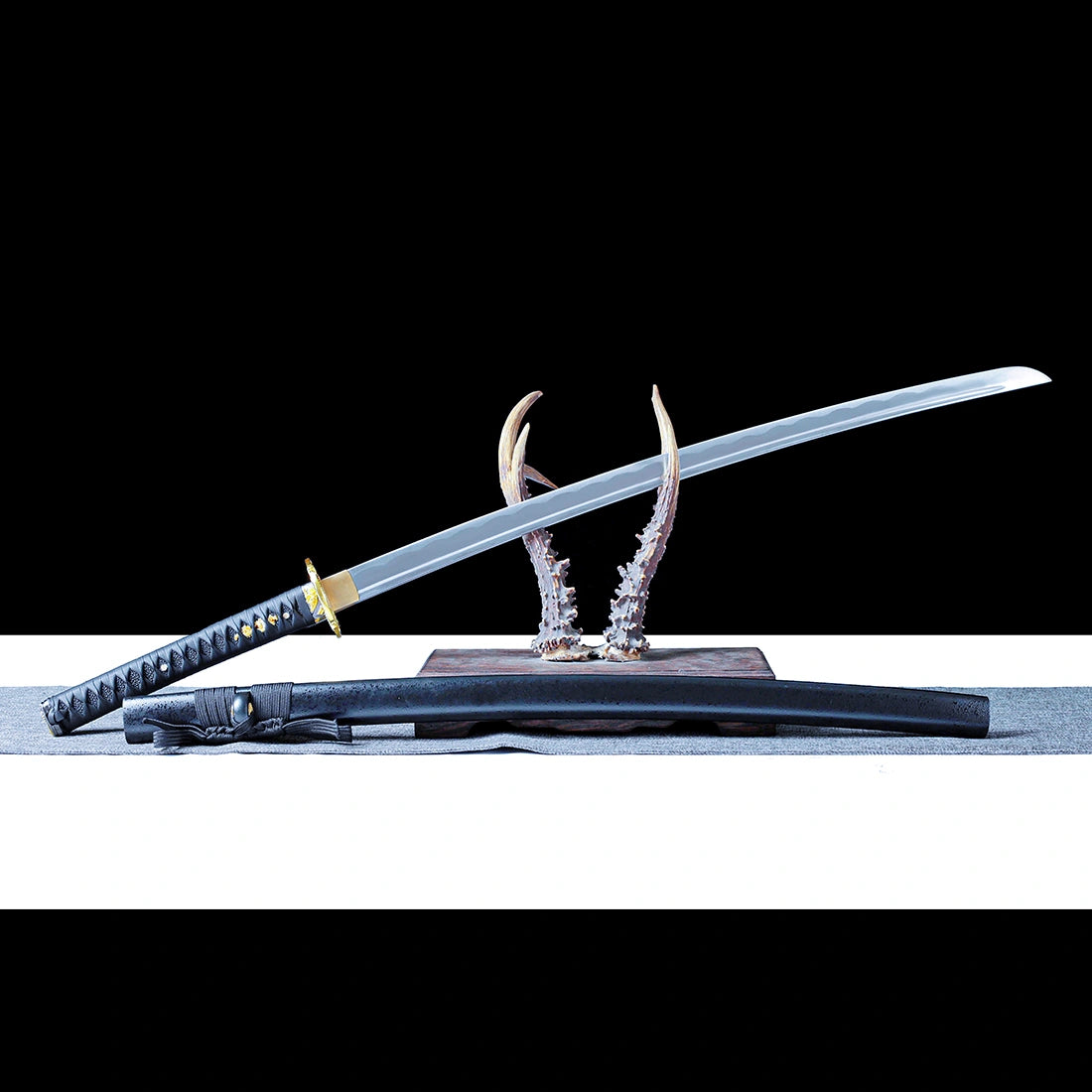 Authentic Katana – Handmade 1060 Carbon Steel Blade – Full Tang – Black Scabbard – Collector’s Edition