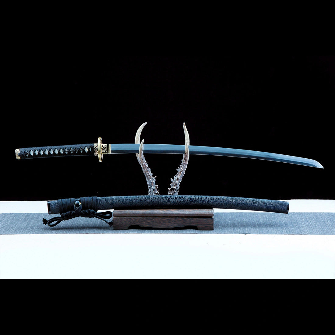 Authentic Katana – Handmade Damascus Pattern Steel Blade – Full Tang – Black – Collector’s Edition