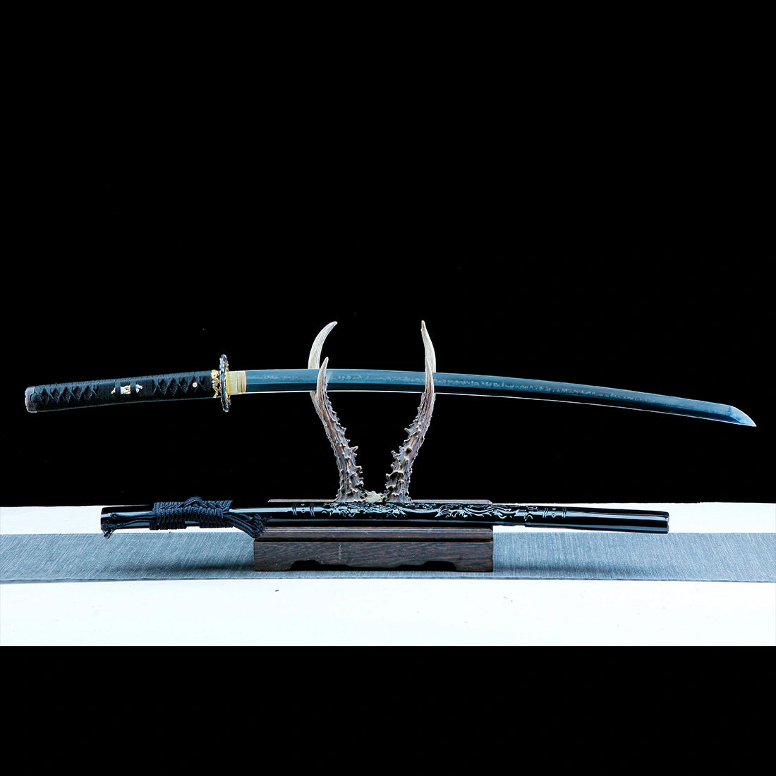 Authentic Katana – Handmade T10 High Carbon Steel Blade – Full Tang – Black Scabbard – Collector’s Edition