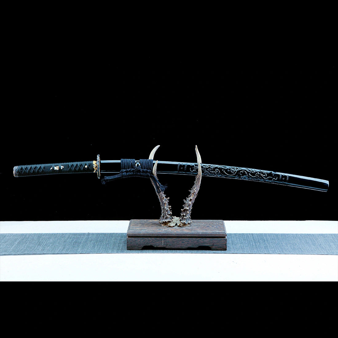 Authentic Katana – Handmade T10 High Carbon Steel Blade – Full Tang – Black Scabbard – Collector’s Edition