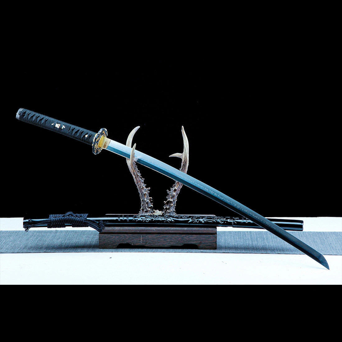 Authentic Katana – Handmade T10 High Carbon Steel Blade – Full Tang – Black Scabbard – Collector’s Edition