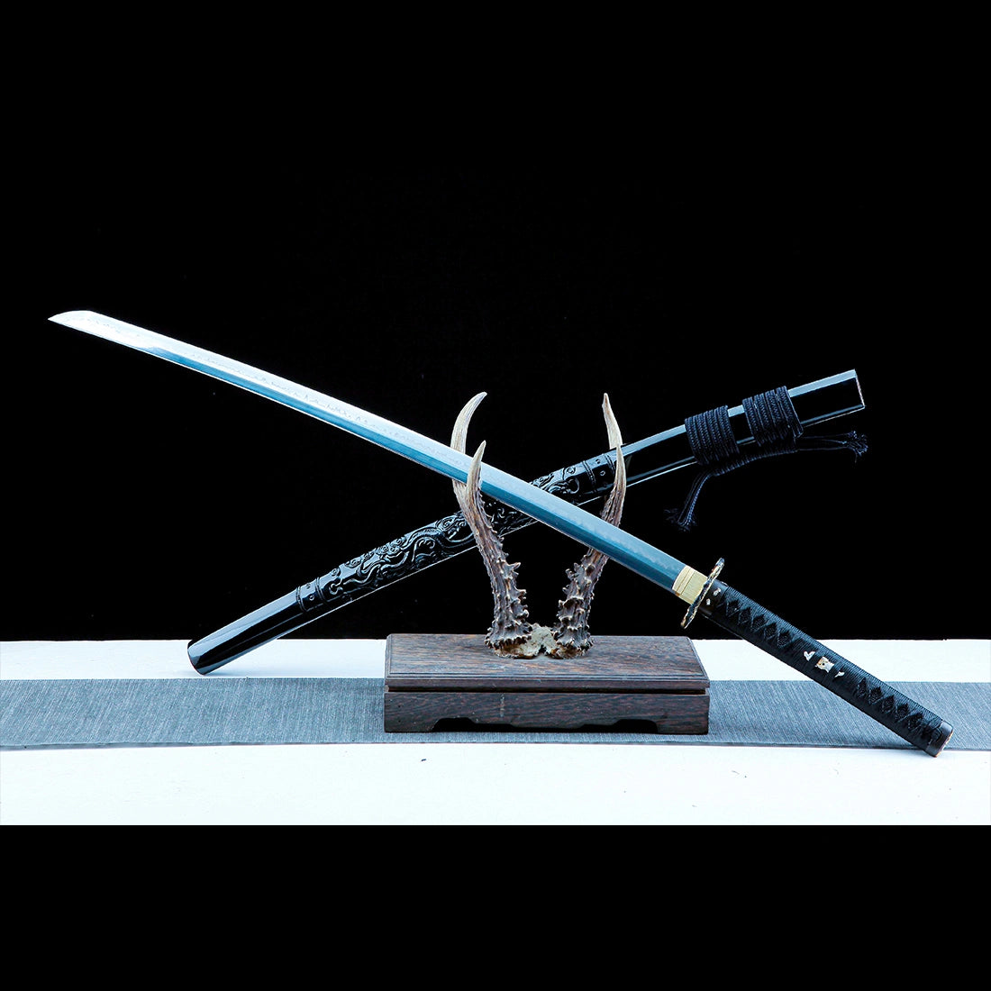 Authentic Katana – Handmade T10 High Carbon Steel Blade – Full Tang – Black Scabbard – Collector’s Edition