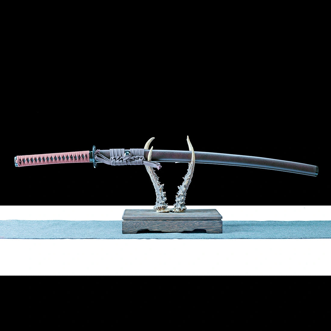 Authentic Katana – High performance Japanese Katana Sword – Titanium-Coated Carbon Steel Blade – Rustproof