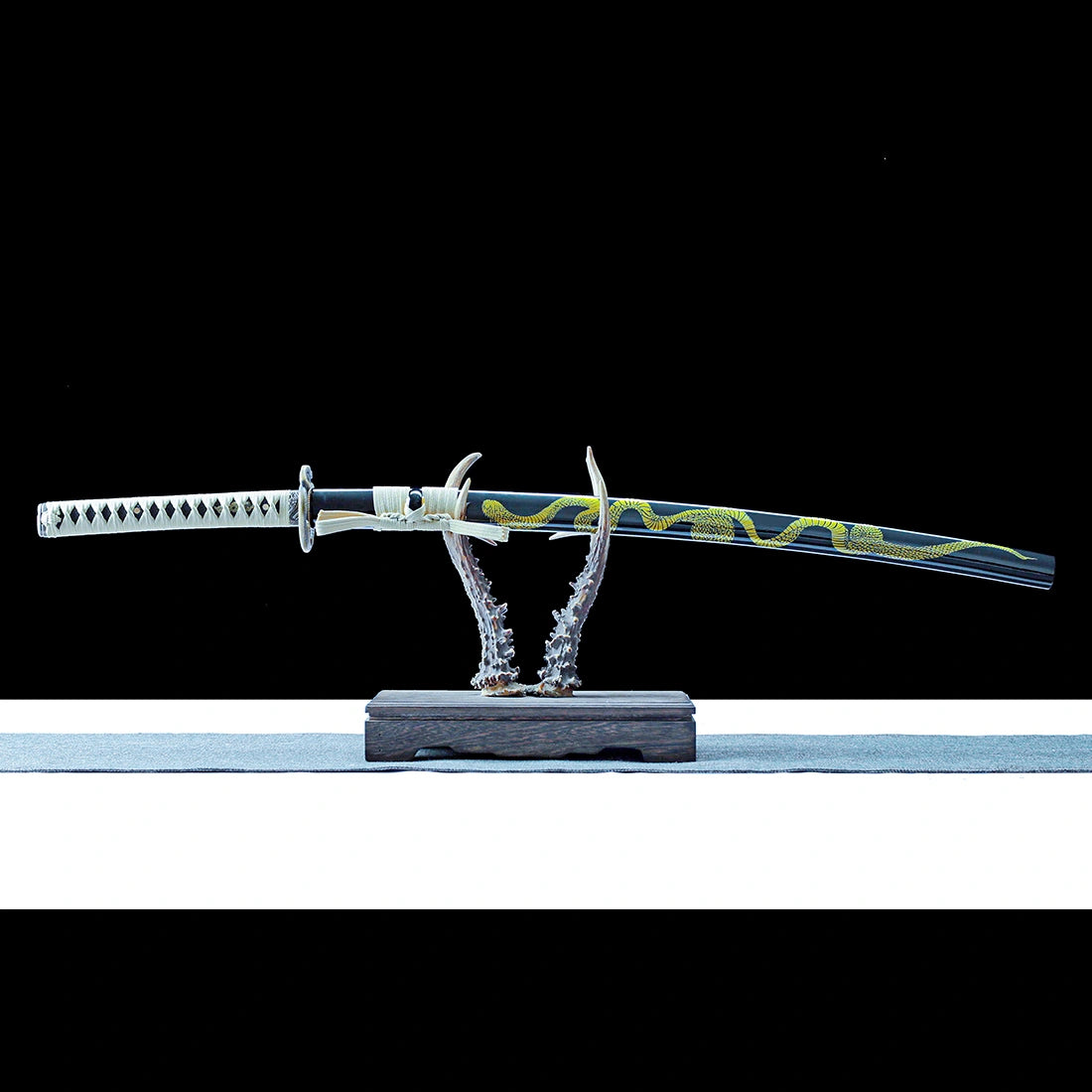 Authentic Katana – High performance Japanese Katana Sword – 1065 Carbon Steel Blade – Full Tang