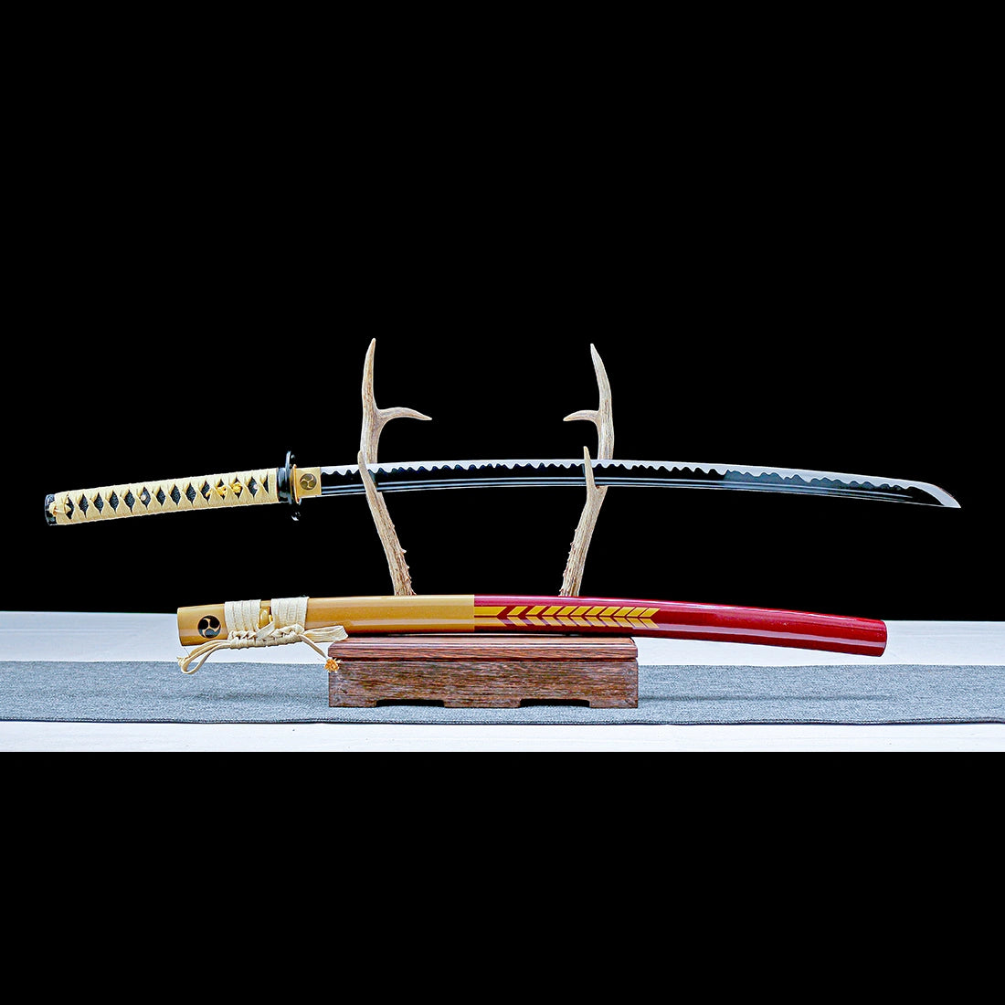 Authentic Katana – High performance Japanese Katana Sword – Black T10 Carbon Steel Blade – Full Tang