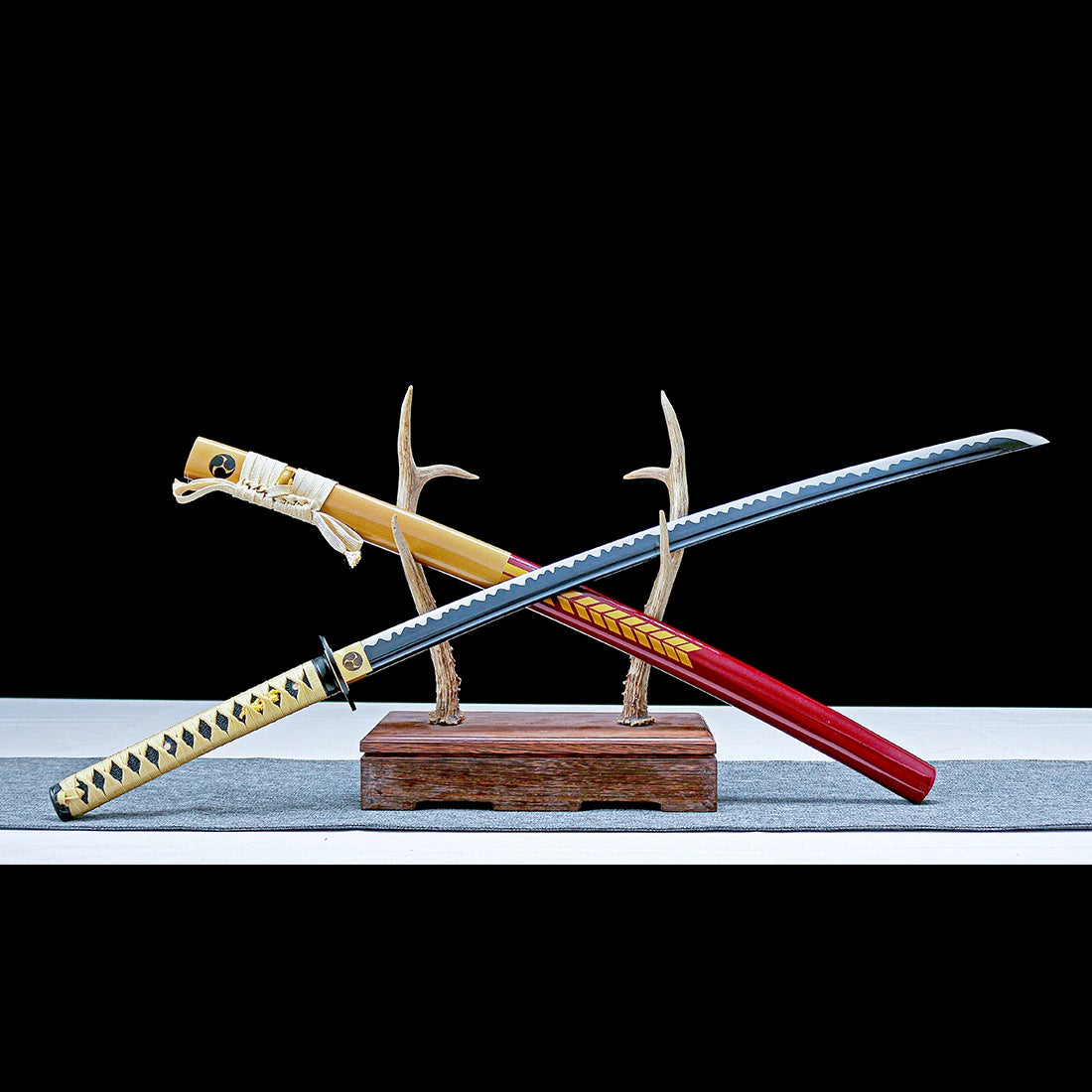 Authentic Katana – High performance Japanese Katana Sword – Black T10 Carbon Steel Blade – Full Tang