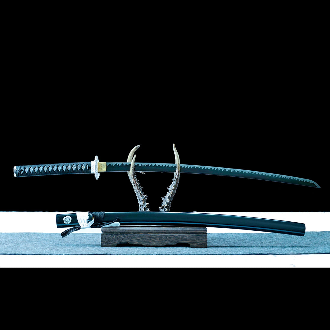 Real Samurai Sword – Handmade 1060 Steel Black Blade – Black Scabbard – Full Tang