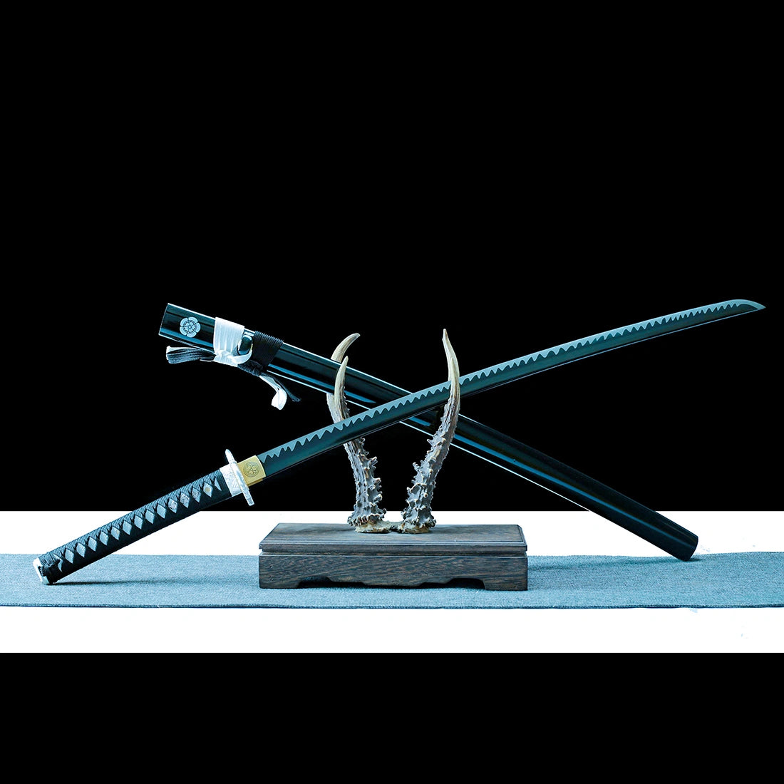 Real Samurai Sword – Handmade 1060 Steel Black Blade – Black Scabbard – Full Tang