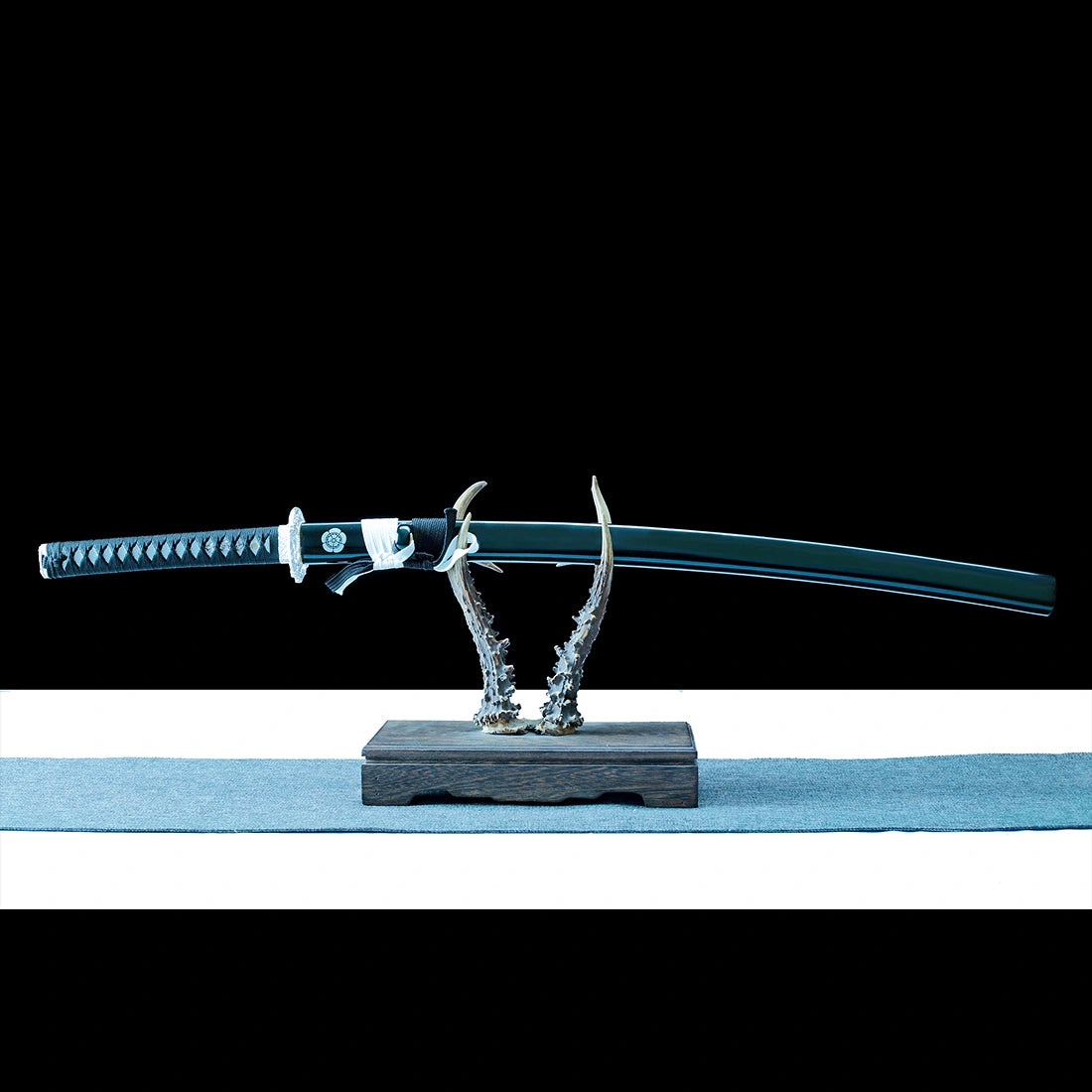 Real Samurai Sword – Handmade 1060 Steel Black Blade – Black Scabbard – Full Tang