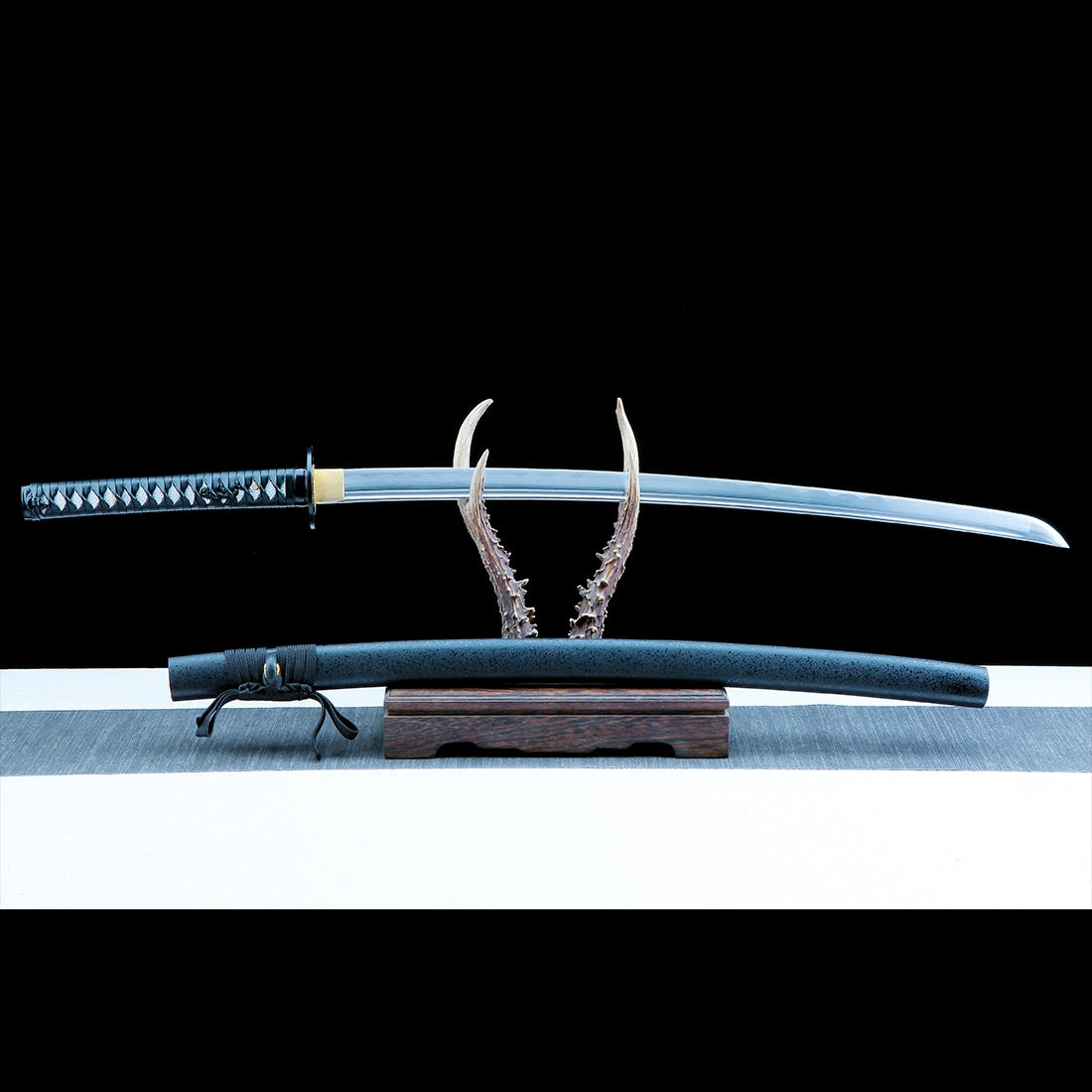 Real Japanese Katana – Handmade 1065 Carbon Steel Blade – Black – Full Tang