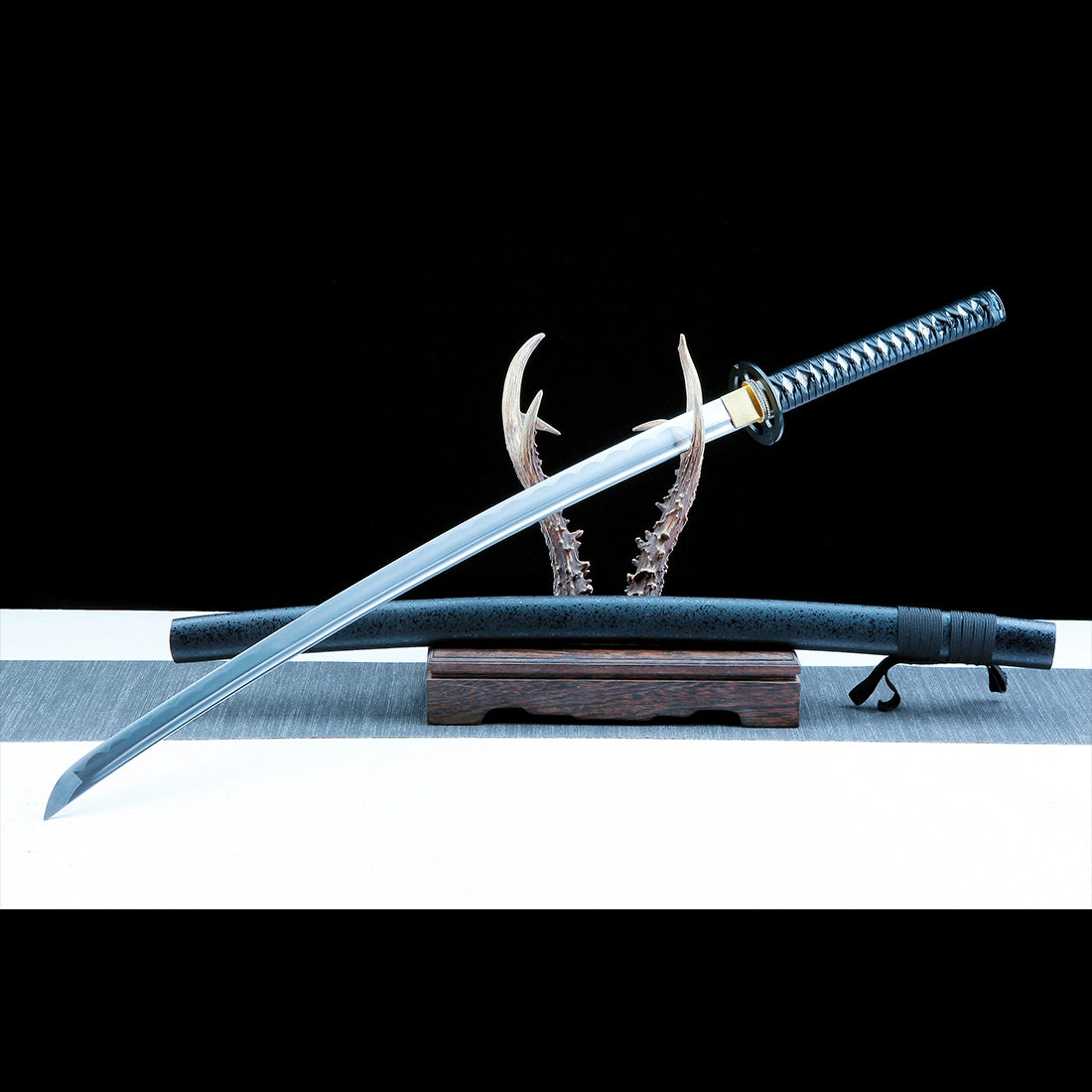 Real Japanese Katana – Handmade 1065 Carbon Steel Blade – Black – Full Tang