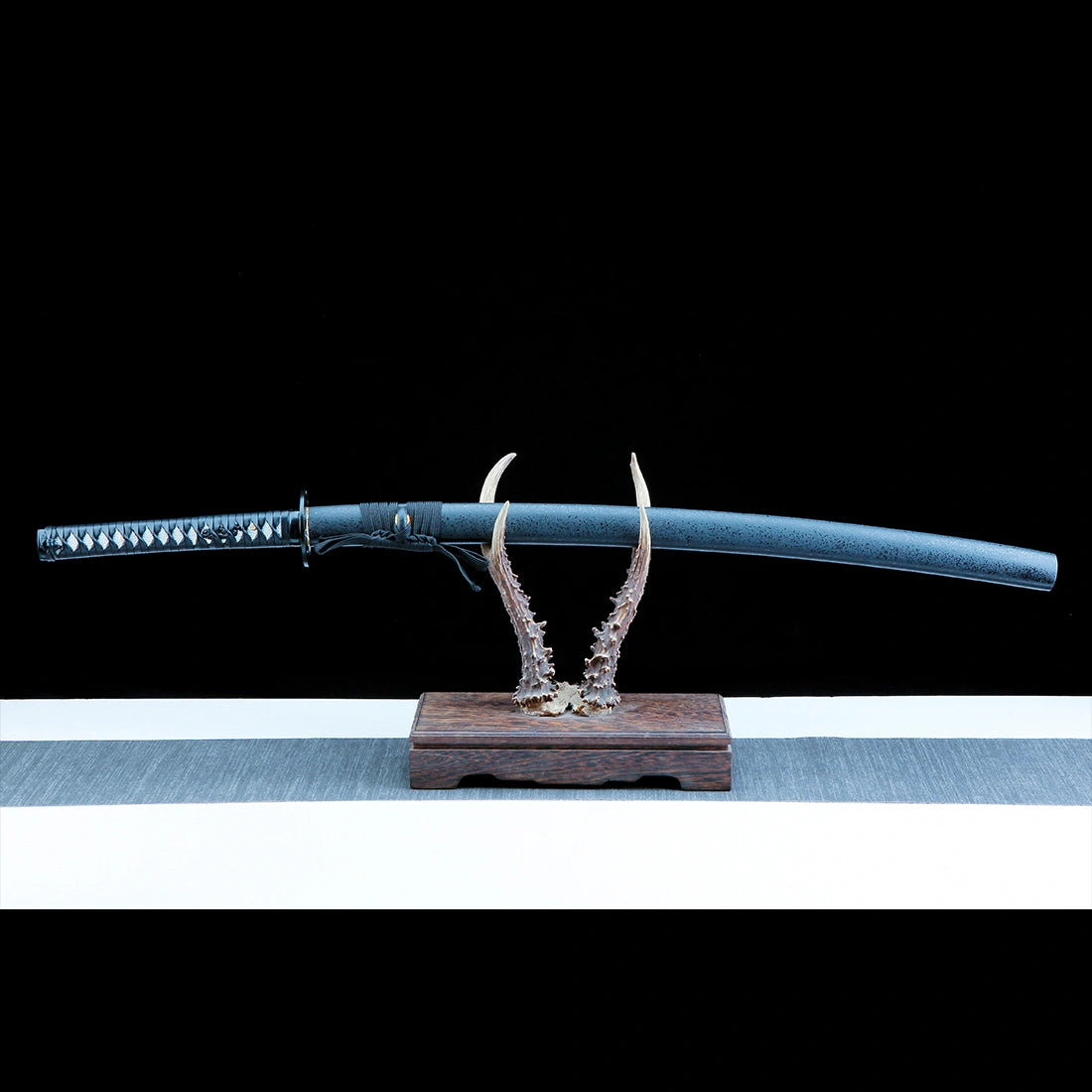 Real Japanese Katana – Handmade 1065 Carbon Steel Blade – Black – Full Tang