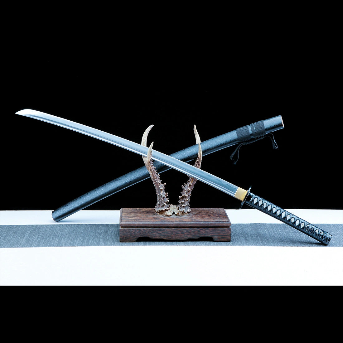 Real Japanese Katana – Handmade 1065 Carbon Steel Blade – Black – Full Tang