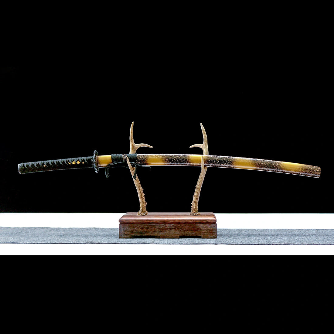 Real Katana Sword – Handmade 1065 Carbon Steel Blade – Gold Scabbard – Full Tang