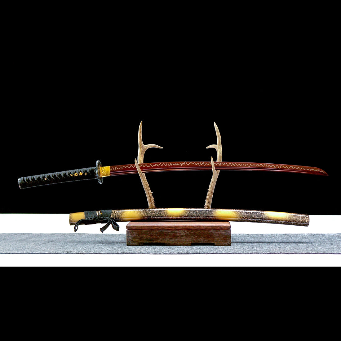 Real Katana Sword – Handmade 1065 Carbon Steel Blade – Gold Scabbard – Full Tang