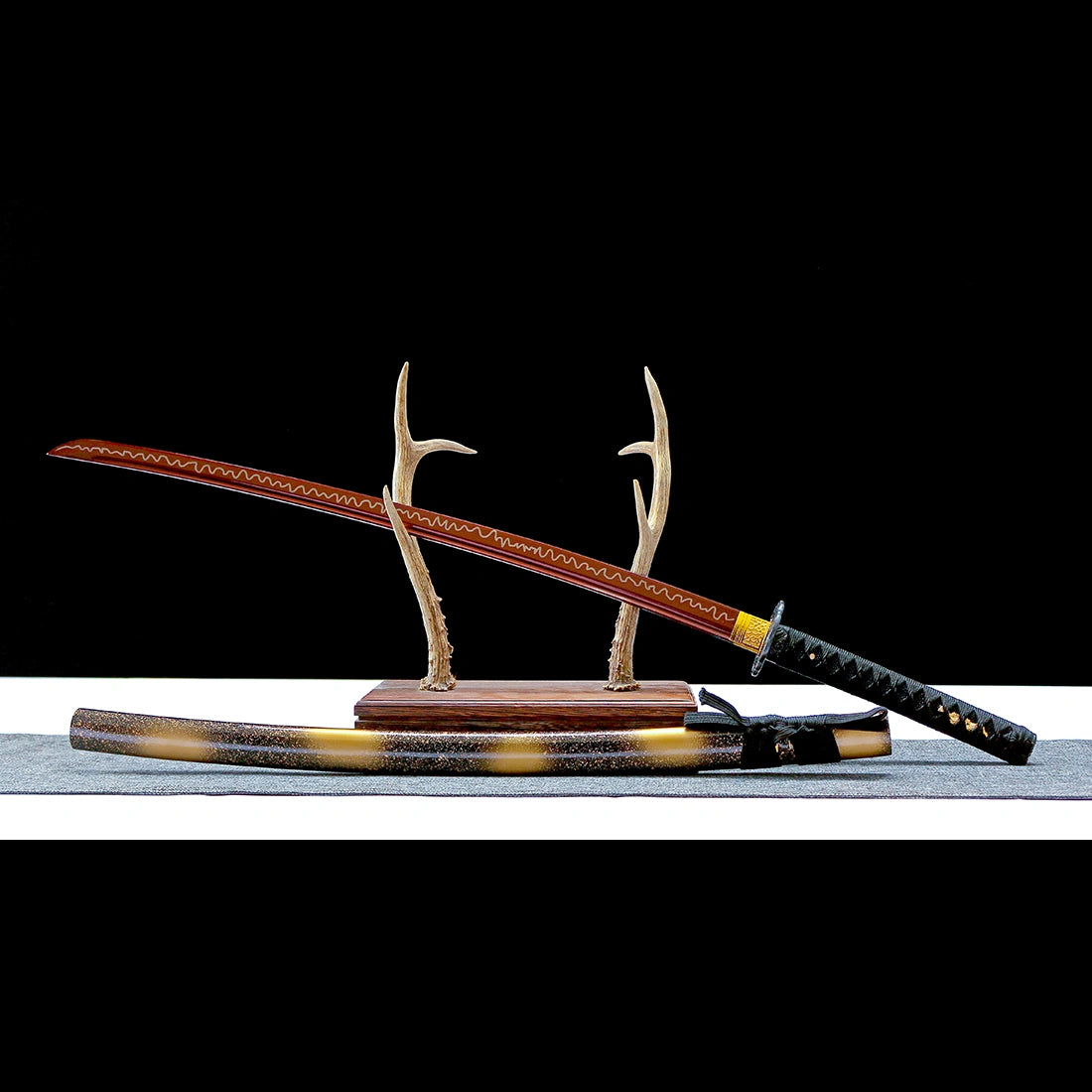 Real Katana Sword – Handmade 1065 Carbon Steel Blade – Gold Scabbard – Full Tang