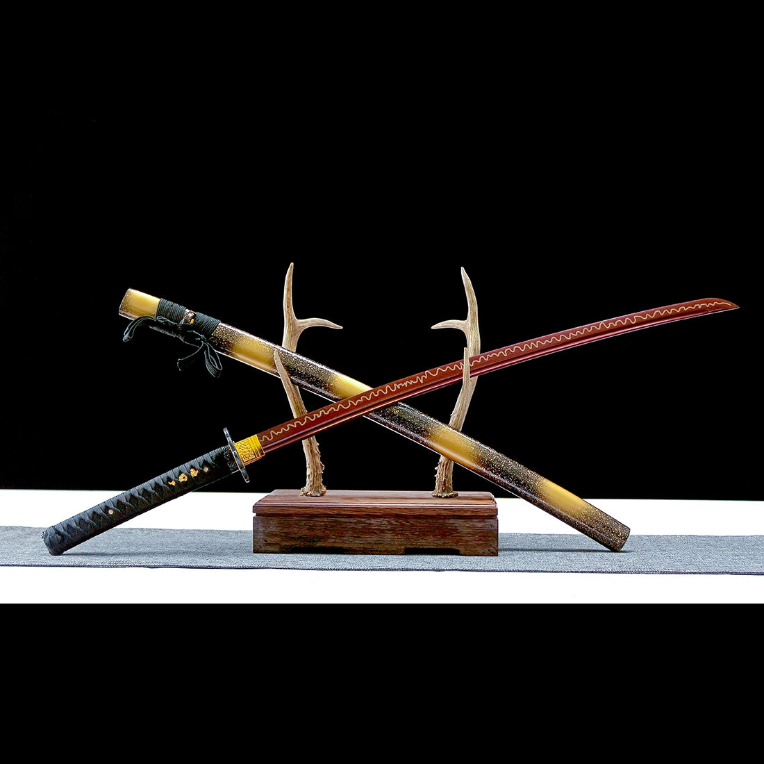Real Katana Sword – Handmade 1065 Carbon Steel Blade – Gold Scabbard – Full Tang