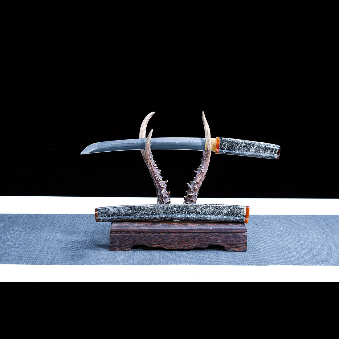 Real Wakizashi Sword – Handmade T10 High Carbon Steel Blade – Full Tang – Gray – Battle Ready