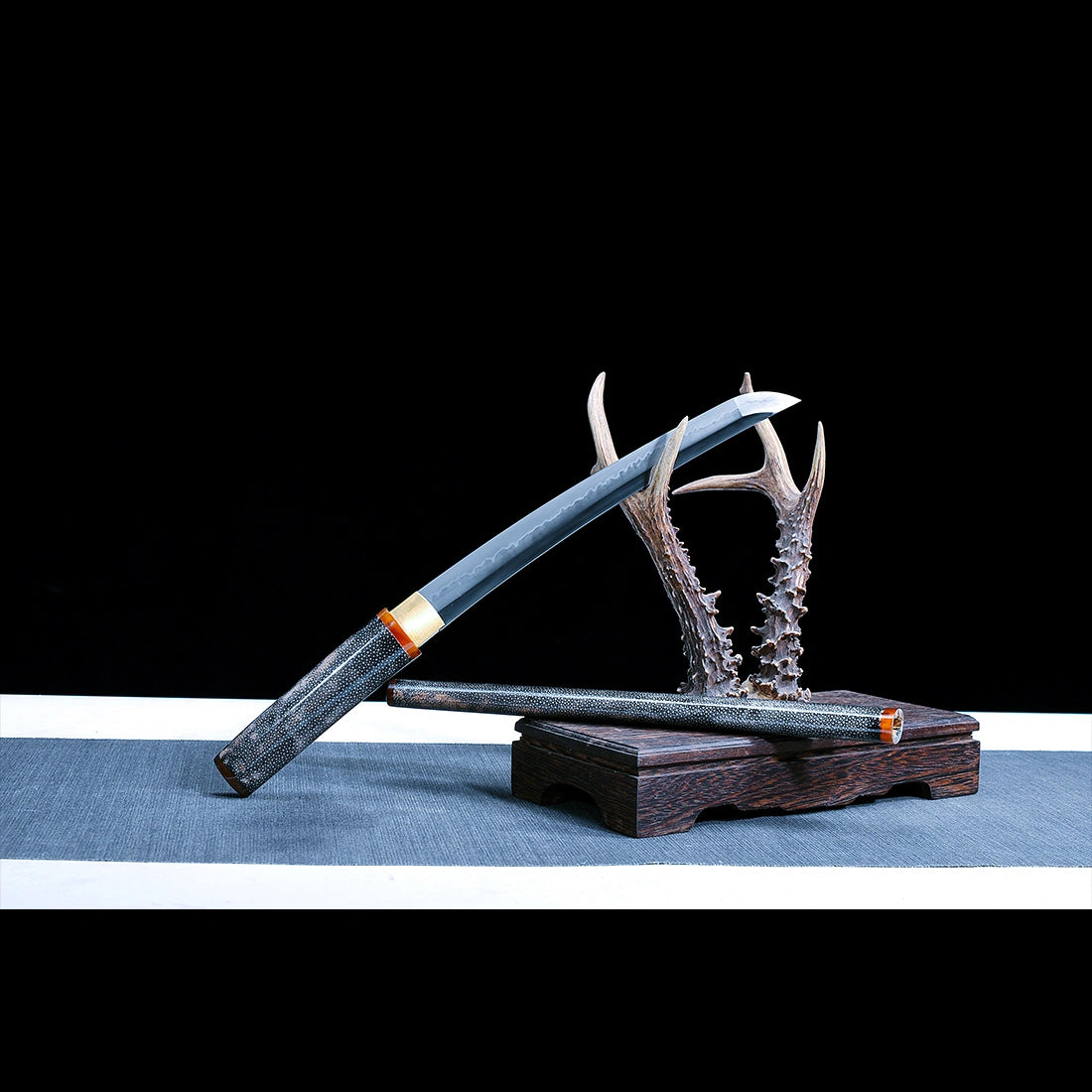 Real Wakizashi Sword – Handmade T10 High Carbon Steel Blade – Full Tang – Gray – Battle Ready