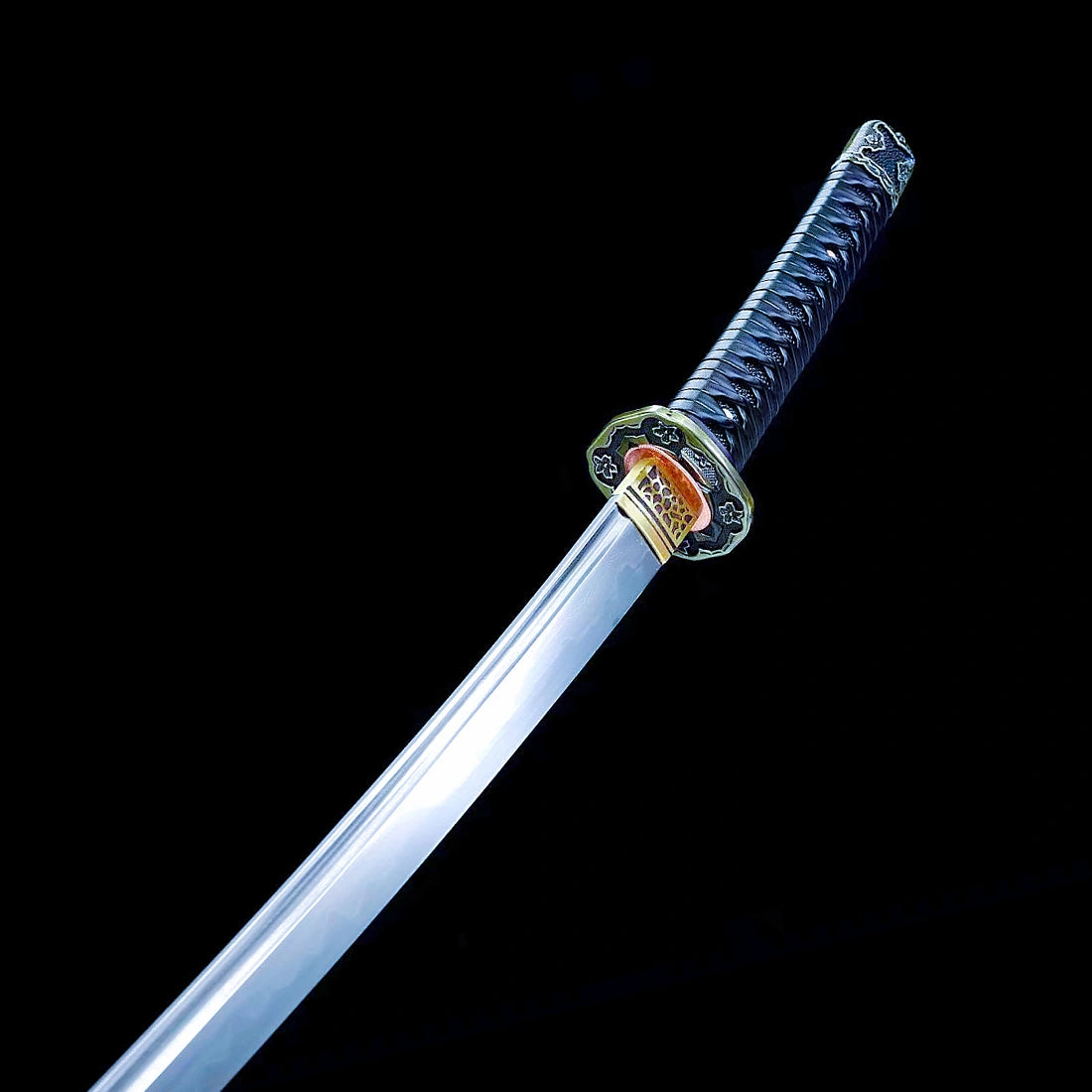 Authentic Tachi Sword – Handmade Damascus Pattern Steel Blade – High Performance – Full Tang – Collector’s Edition