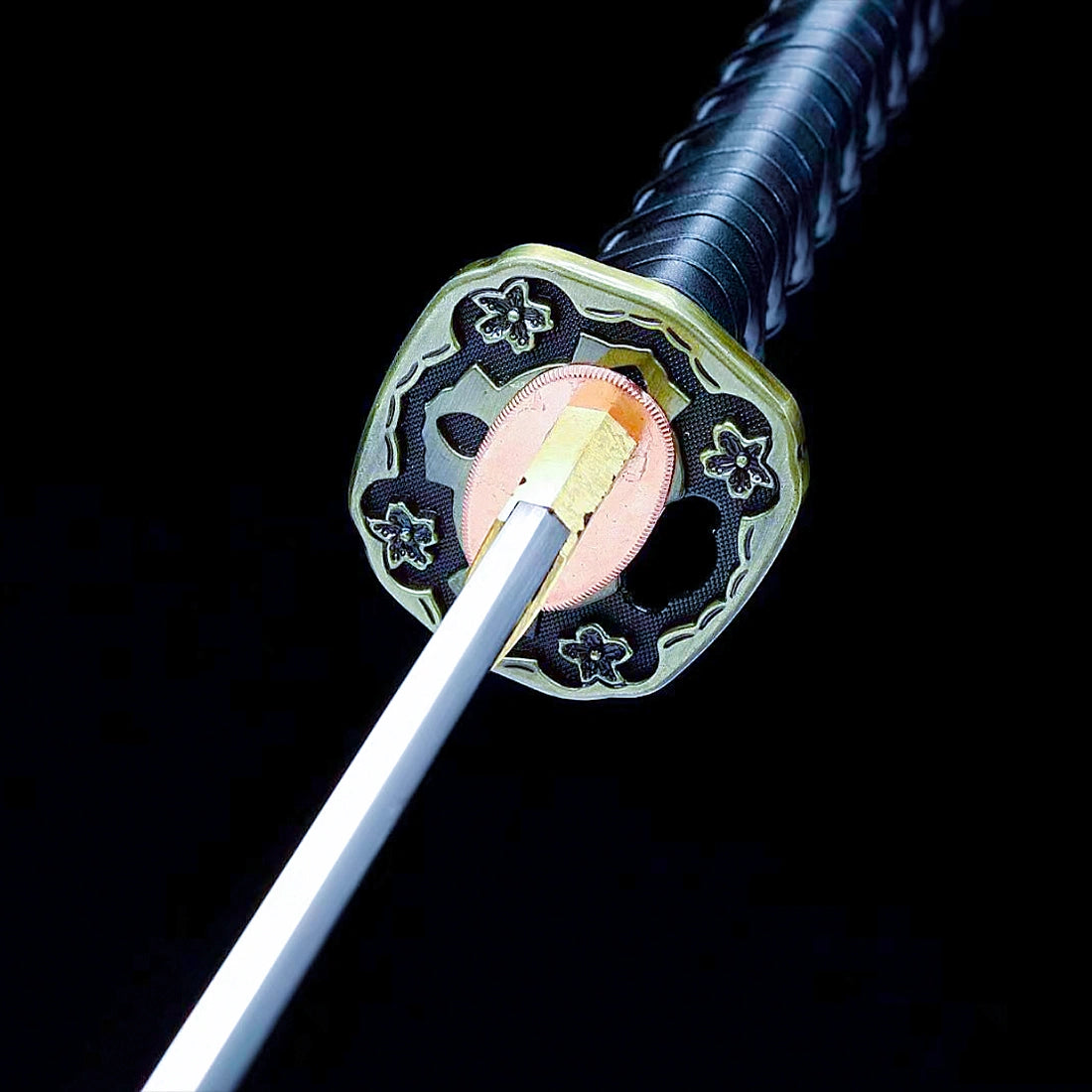 Authentic Tachi Sword – Handmade Damascus Pattern Steel Blade – High Performance – Full Tang – Collector’s Edition