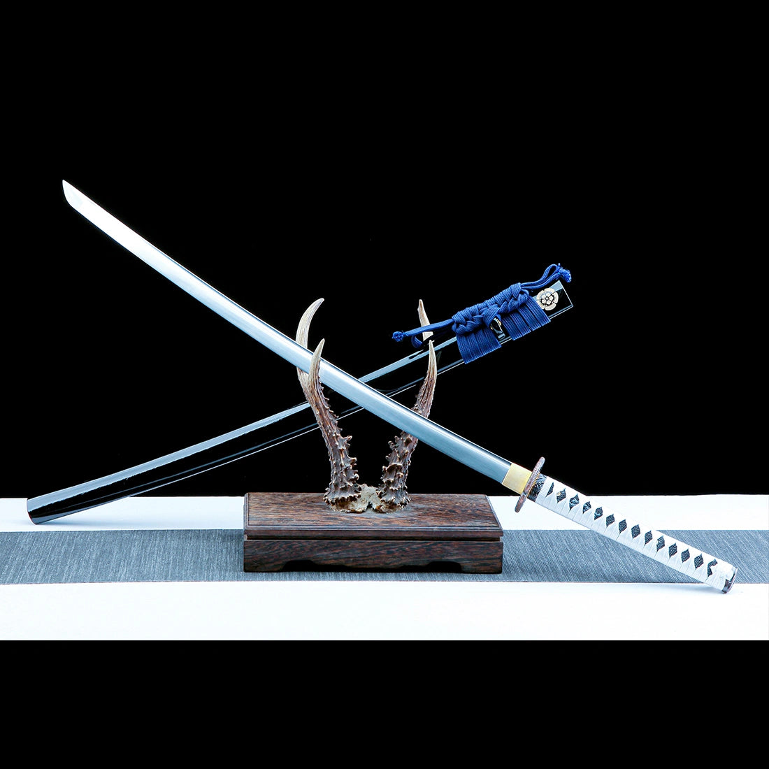 Ghosts of Tsushima Sword Kits​ – Jin Sakai's Katana Replica – Katana and Tanto Set