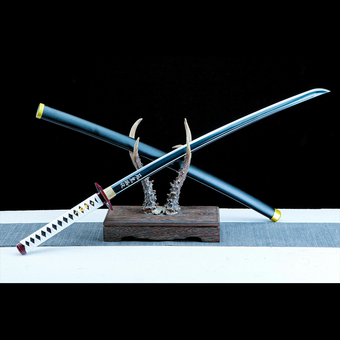 Giyu Tomioka's Sword – Demon Slayer Sword – Kimetsu No Yaiba Sword – Nichirin Sword