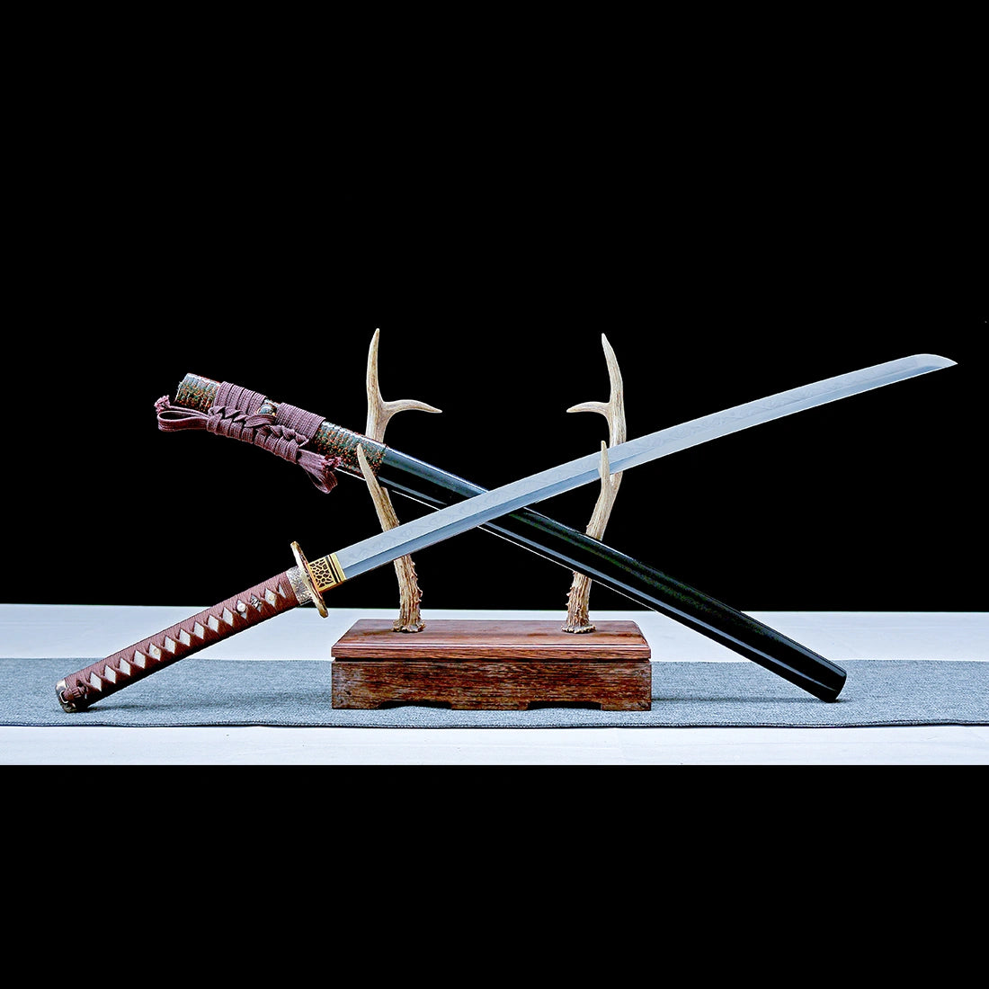 Handmade Katana Sword – Real T10 Steel Clay Tempering Willow Leaf Blade – Black – Full Tang – Battle Ready