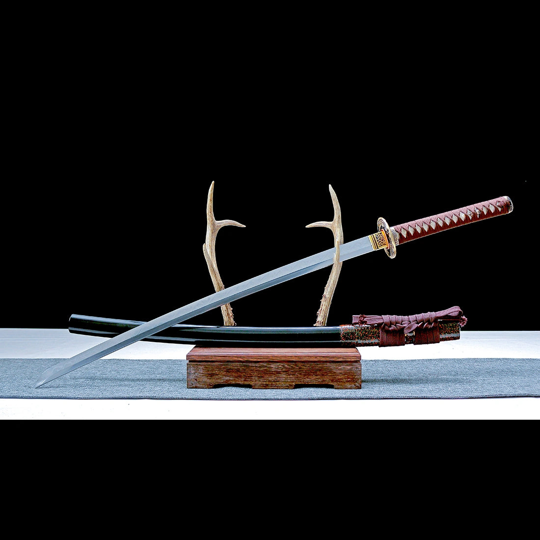 Handmade Katana Sword – Real T10 Steel Clay Tempering Willow Leaf Blade – Black – Full Tang – Battle Ready