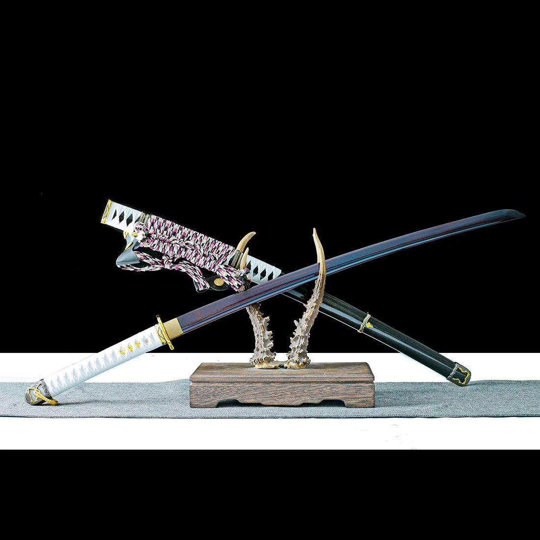 Japanese Tachi Sword – Handmade Red Damascus Pattern Steel Blade – Full Tang – High Performance – Premium Quality