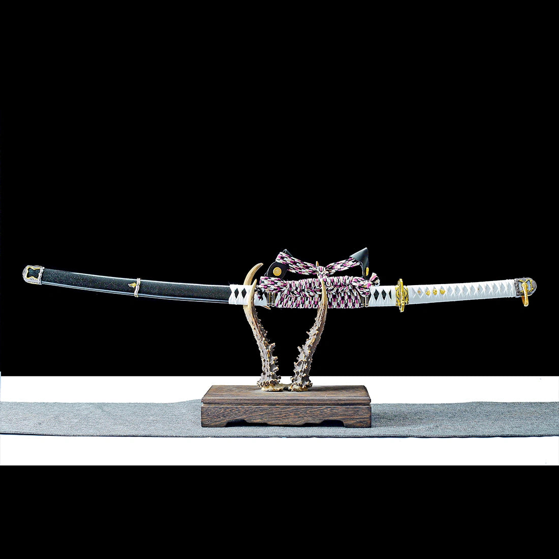 Japanese Tachi Sword – Handmade Red Damascus Pattern Steel Blade – Full Tang – High Performance – Premium Quality