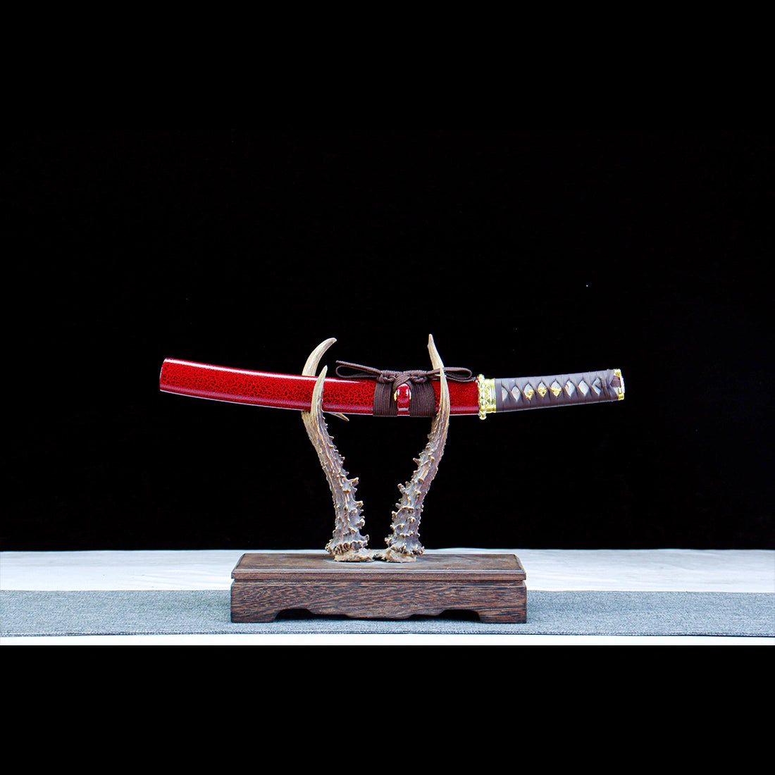 Japanese Tanto – Red Matte Scabbard – 1065 Carbon Steel Blade – Gold Tsuba
