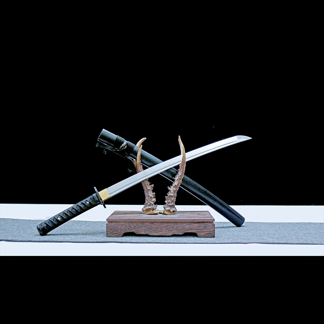 Japanese Wakizashi Sword – Handmade T10 Carbon Steel Blade – Full Tang – Black – Premium Quality