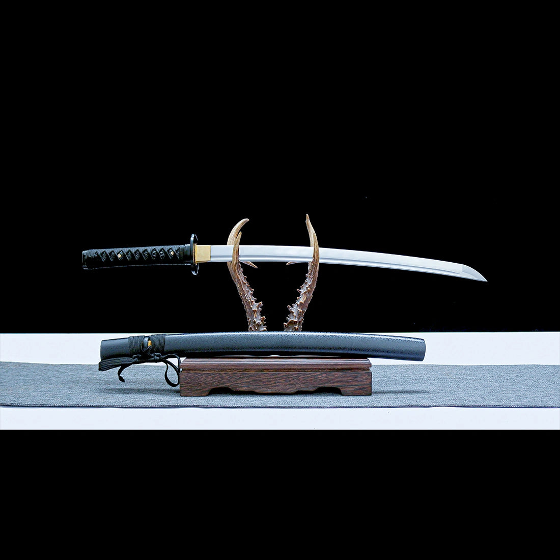 Japanese Wakizashi Sword – Handmade T10 Carbon Steel Blade – Full Tang – Black – Premium Quality