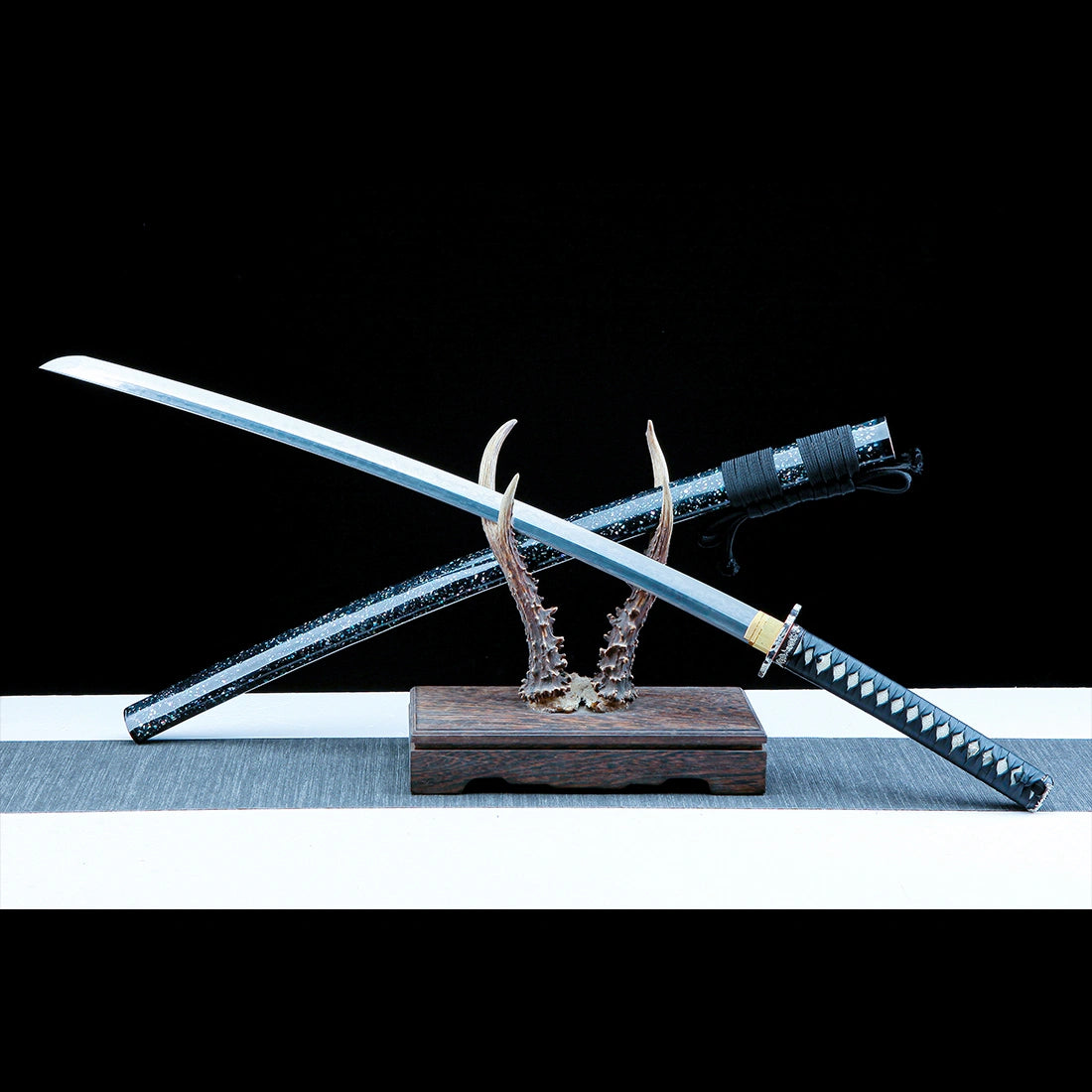 Katana Sword – Handmade Japanese Katana Sword – T10 High Carbon Steel Blade – Black Scabbard